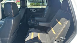 2023 GMC Yukon thumbnail 18