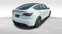 2021 Tesla Model Y thumbnail 5