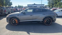 2023 Lamborghini Urus thumbnail 2