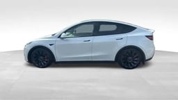 2021 Tesla Model Y thumbnail 2