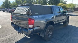 2017 Toyota Tacoma Double Cab thumbnail 5