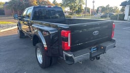 2024 Ford F450 Super Duty Crew Cab thumbnail 3