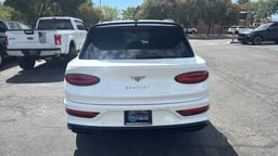 2022 Bentley Bentayga thumbnail 4