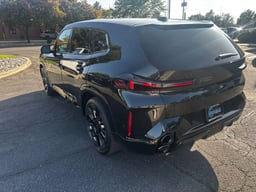 2024 BMW XM thumbnail 3