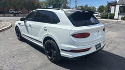 2022 Bentley Bentayga thumbnail 3