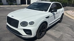 2022 Bentley Bentayga thumbnail 1