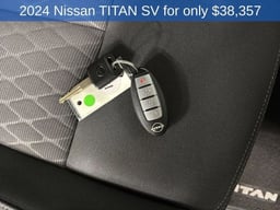 2024 Nissan Titan Crew Cab thumbnail 30