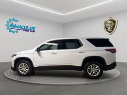 2023 Chevrolet Traverse thumbnail 2