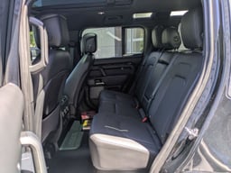 2023 Land Rover Defender 110 V8 thumbnail 10