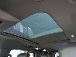 2023 Land Rover Defender 110 V8 thumbnail 9