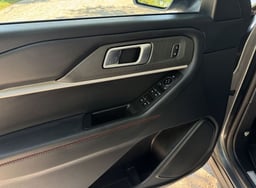 2025 Ford Explorer ST thumbnail 3