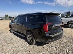 2024 GMC Yukon XL SLE thumbnail 3