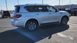 2023 Infiniti QX80 LUXE thumbnail 4