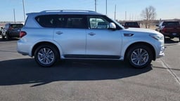 2023 Infiniti QX80 LUXE thumbnail 5