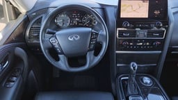 2023 Infiniti QX80 LUXE thumbnail 6