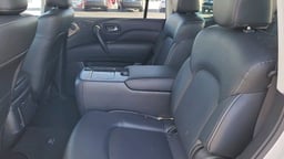 2023 Infiniti QX80 LUXE thumbnail 8
