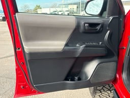 2018 Toyota Tacoma thumbnail 12