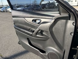 2015 Nissan Rogue thumbnail 12