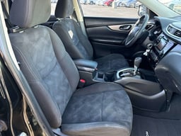 2015 Nissan Rogue thumbnail 17