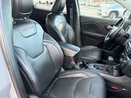 2019 Jeep Cherokee thumbnail 16