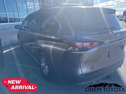 2022 Toyota Sienna thumbnail 4