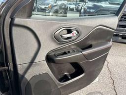 2019 Jeep Cherokee thumbnail 18