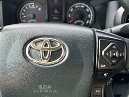 2018 Toyota Tacoma thumbnail 25