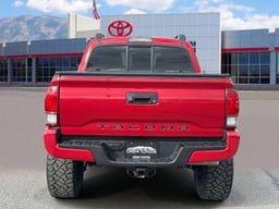 2018 Toyota Tacoma thumbnail 4