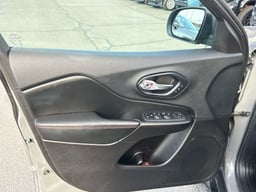 2019 Jeep Cherokee thumbnail 11