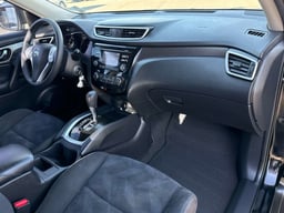 2015 Nissan Rogue thumbnail 18