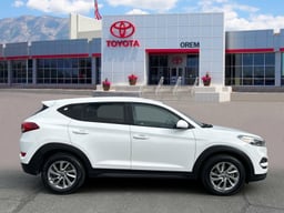 2017 Hyundai Tucson thumbnail 3