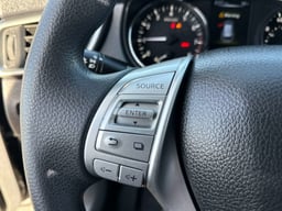 2015 Nissan Rogue thumbnail 24