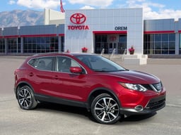 2019 Nissan Rogue Sport thumbnail 1