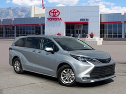 2024 Toyota Sienna thumbnail 1