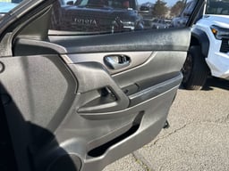 2015 Nissan Rogue thumbnail 19