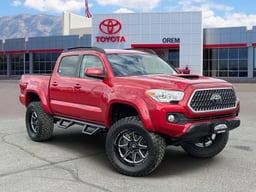 2018 Toyota Tacoma thumbnail 1