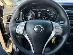 2015 Nissan Rogue thumbnail 26