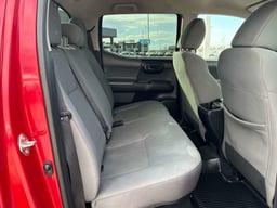 2018 Toyota Tacoma thumbnail 16