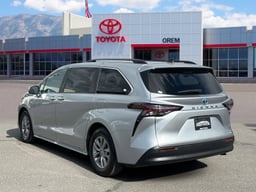 2024 Toyota Sienna thumbnail 5