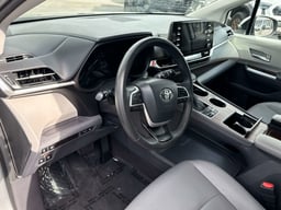 2024 Toyota Sienna thumbnail 10