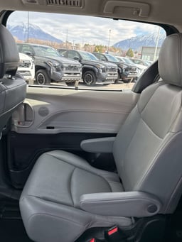 2024 Toyota Sienna thumbnail 17