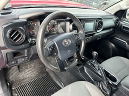 2018 Toyota Tacoma thumbnail 10