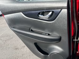 2019 Nissan Rogue Sport thumbnail 16