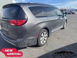 2018 Chrysler Pacifica thumbnail 16