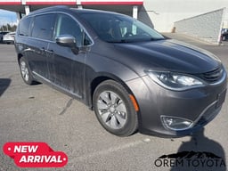 2018 Chrysler Pacifica thumbnail 1