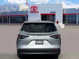 2024 Toyota Sienna thumbnail 4