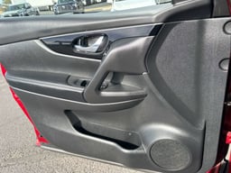 2019 Nissan Rogue Sport thumbnail 12