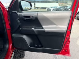 2018 Toyota Tacoma thumbnail 19