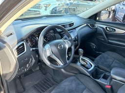 2015 Nissan Rogue thumbnail 10