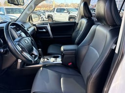 2015 Toyota 4Runner thumbnail 11